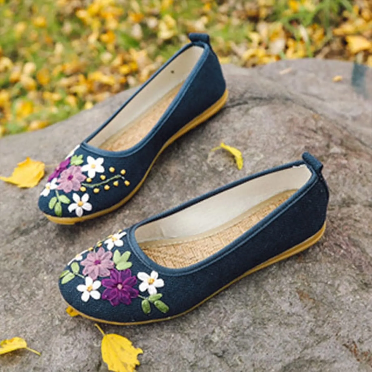 AMDBEL Ballet Flats Shoes for Women Dressy, Womens Flats Shoes Crochet Lace Mesh Round Toe Slip On Casual Ballet Dress Shoes