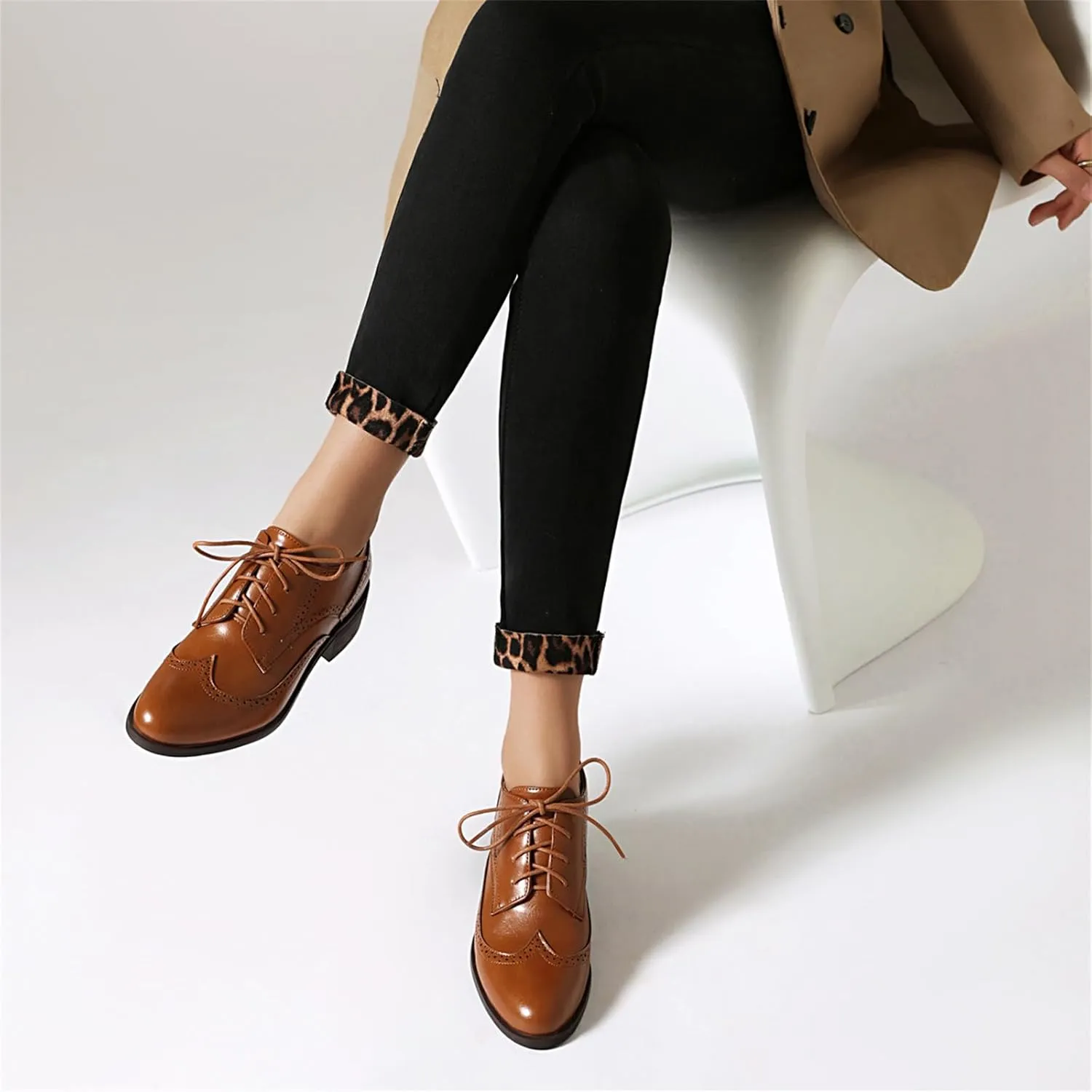 Women's Leather Perforated Lace-up Handmade Retro Oxfords Closed Toe Casual Fashion Collegiate Style Brogue Shoes Derby Shoes