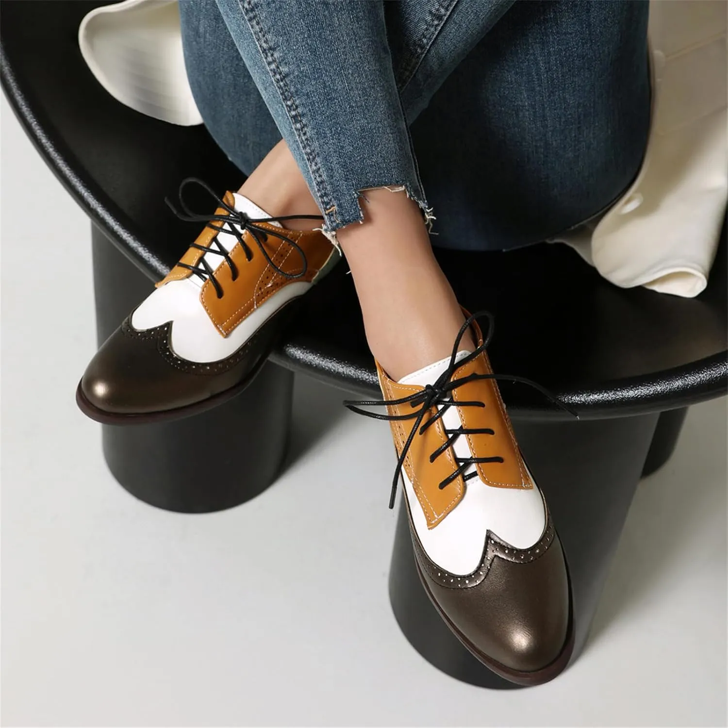 Women's Leather Perforated Lace-up Handmade Retro Oxfords Closed Toe Casual Fashion Collegiate Style Brogue Shoes Derby Shoes