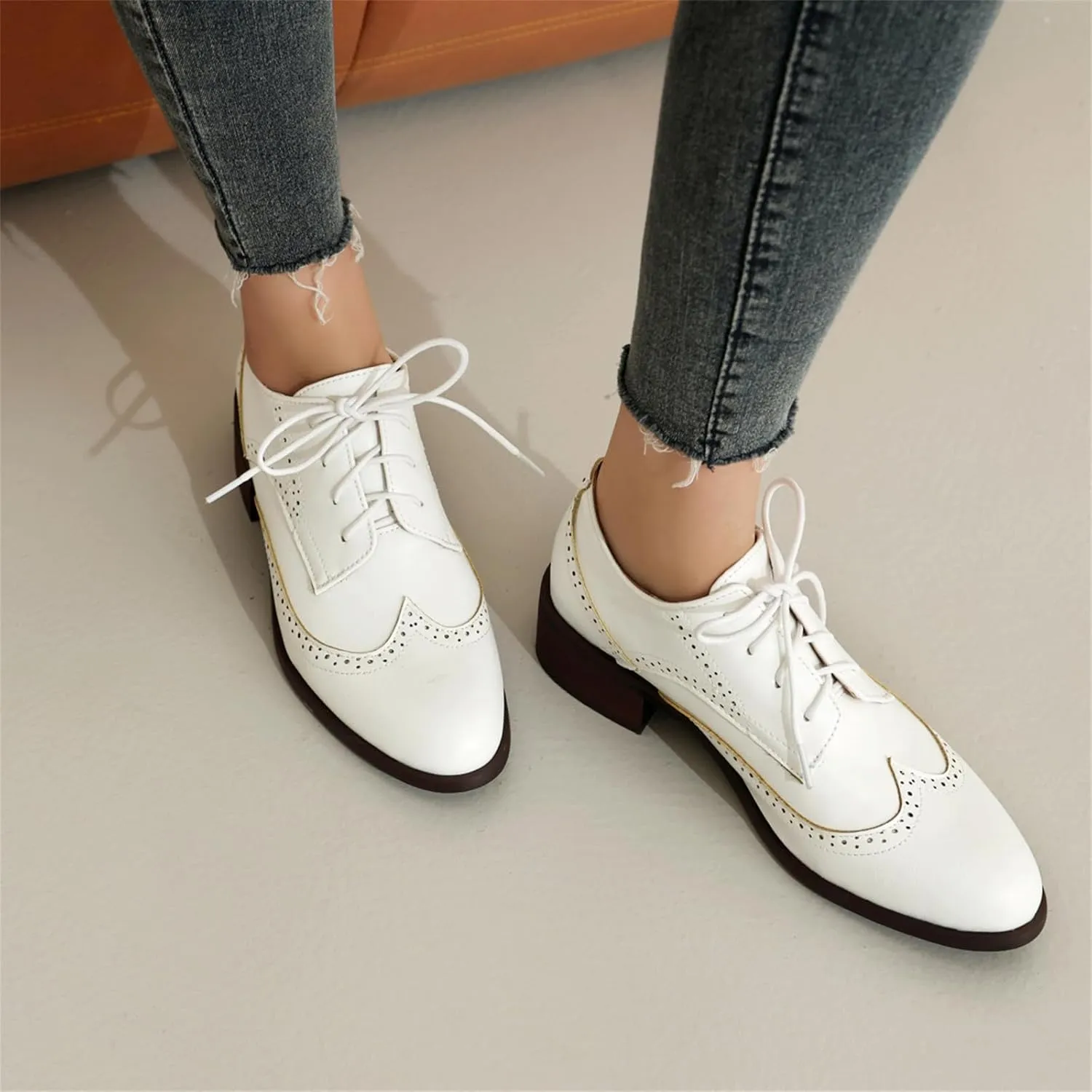Women's Leather Perforated Lace-up Handmade Retro Oxfords Closed Toe Casual Fashion Collegiate Style Brogue Shoes Derby Shoes