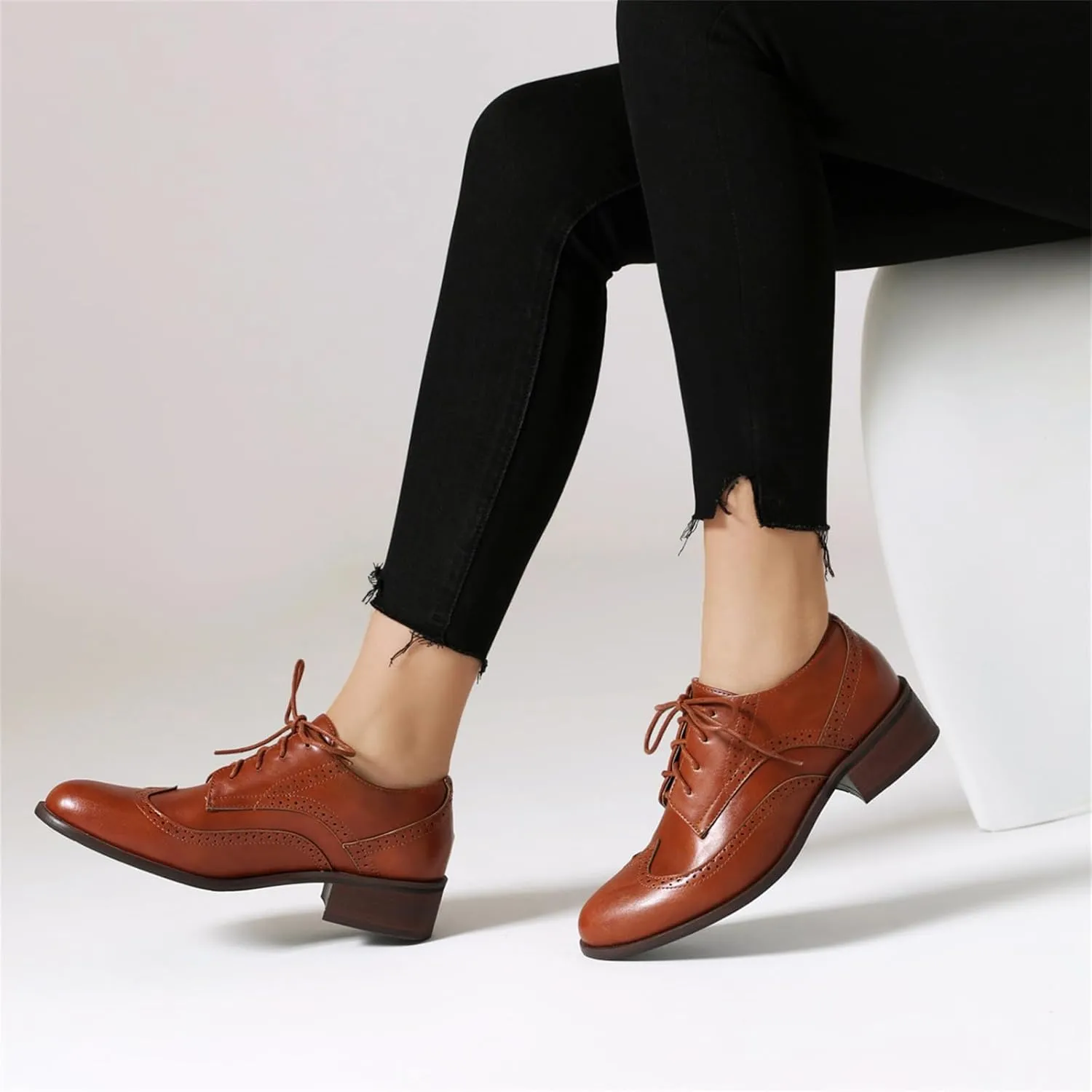 Women's Leather Perforated Lace-up Handmade Retro Oxfords Closed Toe Casual Fashion Collegiate Style Brogue Shoes Derby Shoes