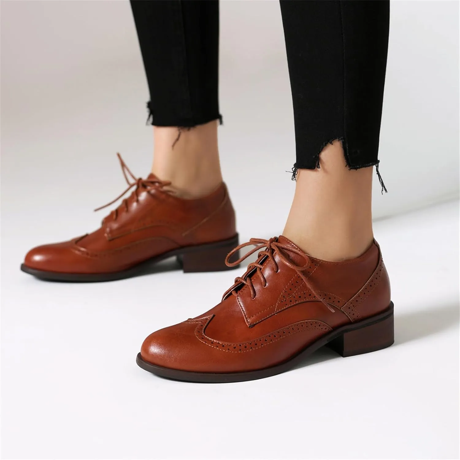 Women's Leather Perforated Lace-up Handmade Retro Oxfords Closed Toe Casual Fashion Collegiate Style Brogue Shoes Derby Shoes