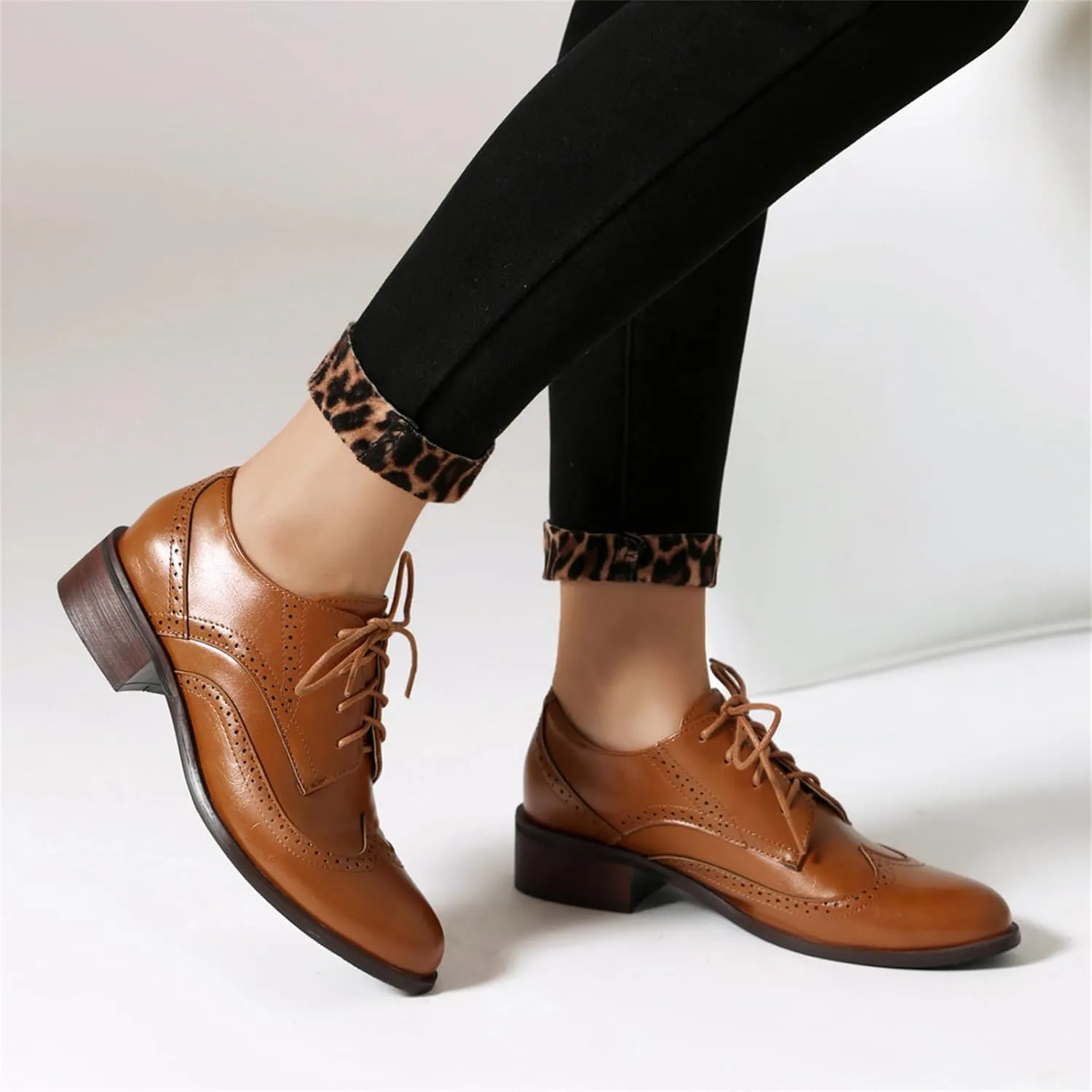 Women's Leather Perforated Lace-up Handmade Retro Oxfords Closed Toe Casual Fashion Collegiate Style Brogue Shoes Derby Shoes