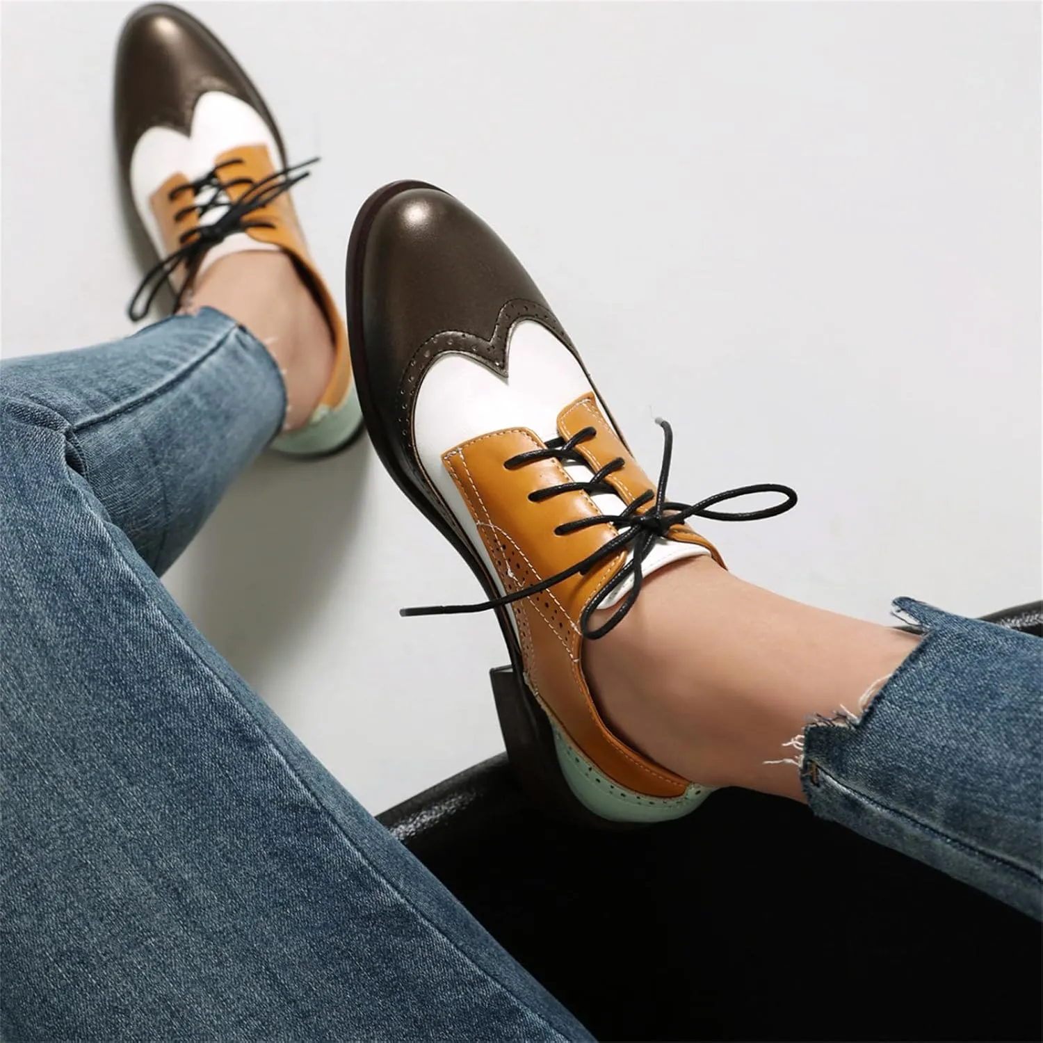 Women's Leather Perforated Lace-up Handmade Retro Oxfords Closed Toe Casual Fashion Collegiate Style Brogue Shoes Derby Shoes