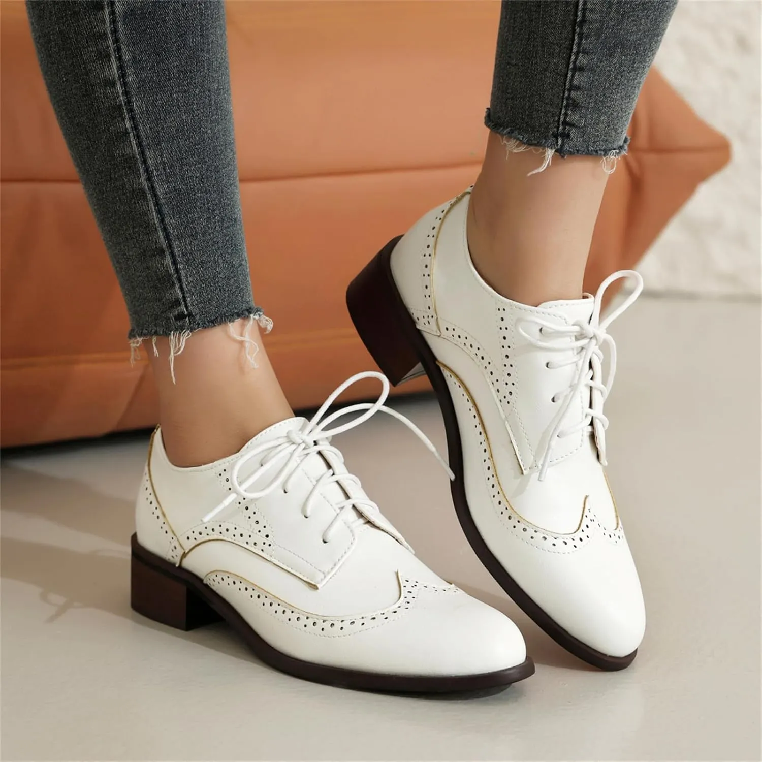 Women's Leather Perforated Lace-up Handmade Retro Oxfords Closed Toe Casual Fashion Collegiate Style Brogue Shoes Derby Shoes