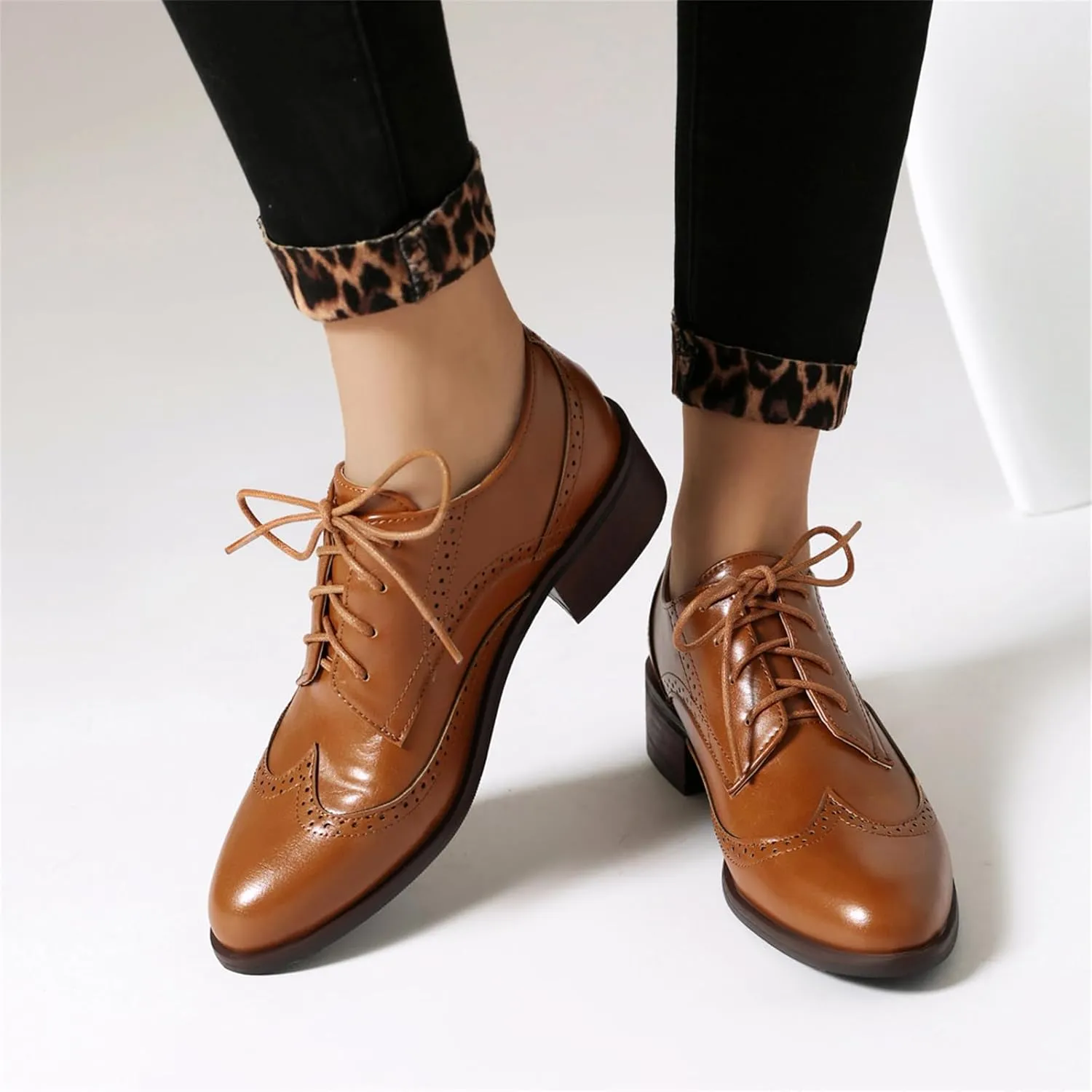 Women's Leather Perforated Lace-up Handmade Retro Oxfords Closed Toe Casual Fashion Collegiate Style Brogue Shoes Derby Shoes