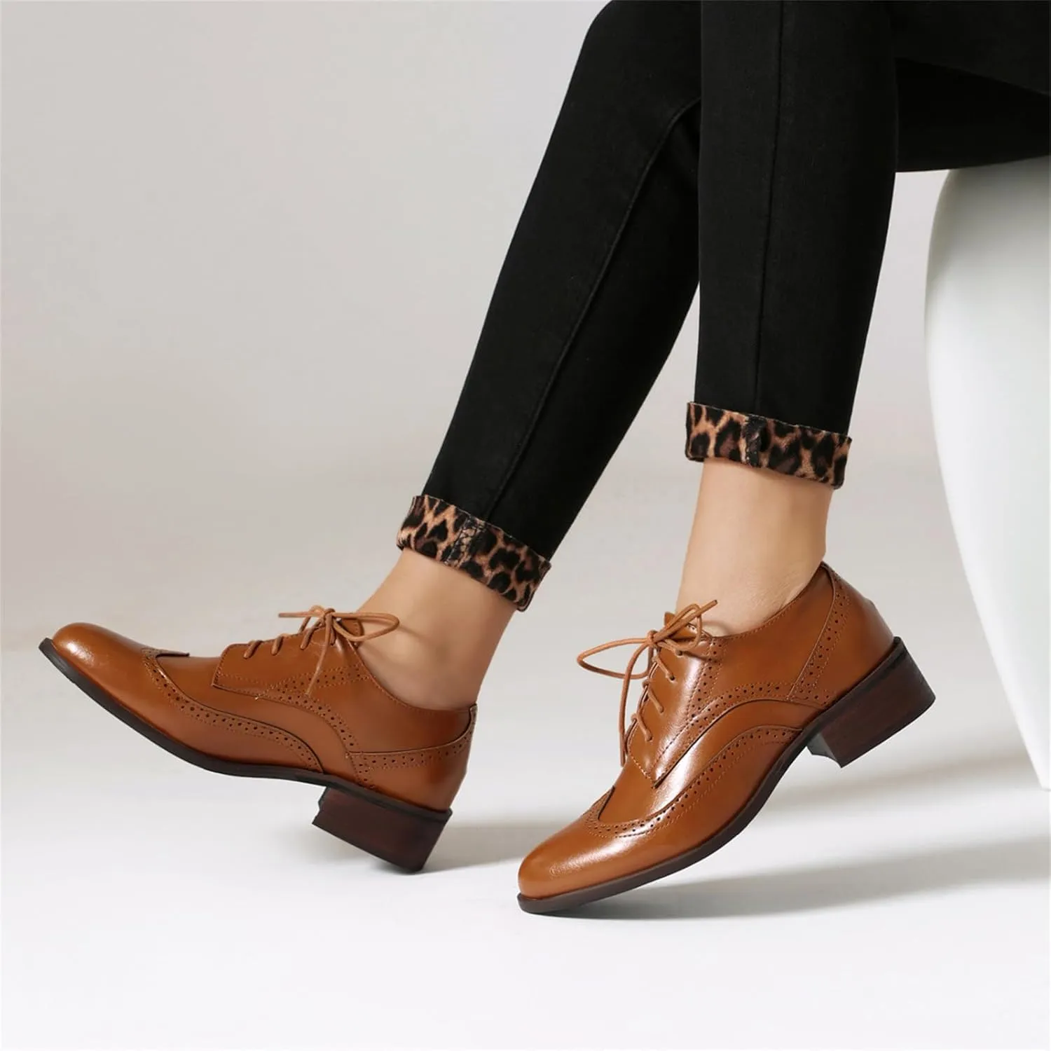 Women's Leather Perforated Lace-up Handmade Retro Oxfords Closed Toe Casual Fashion Collegiate Style Brogue Shoes Derby Shoes