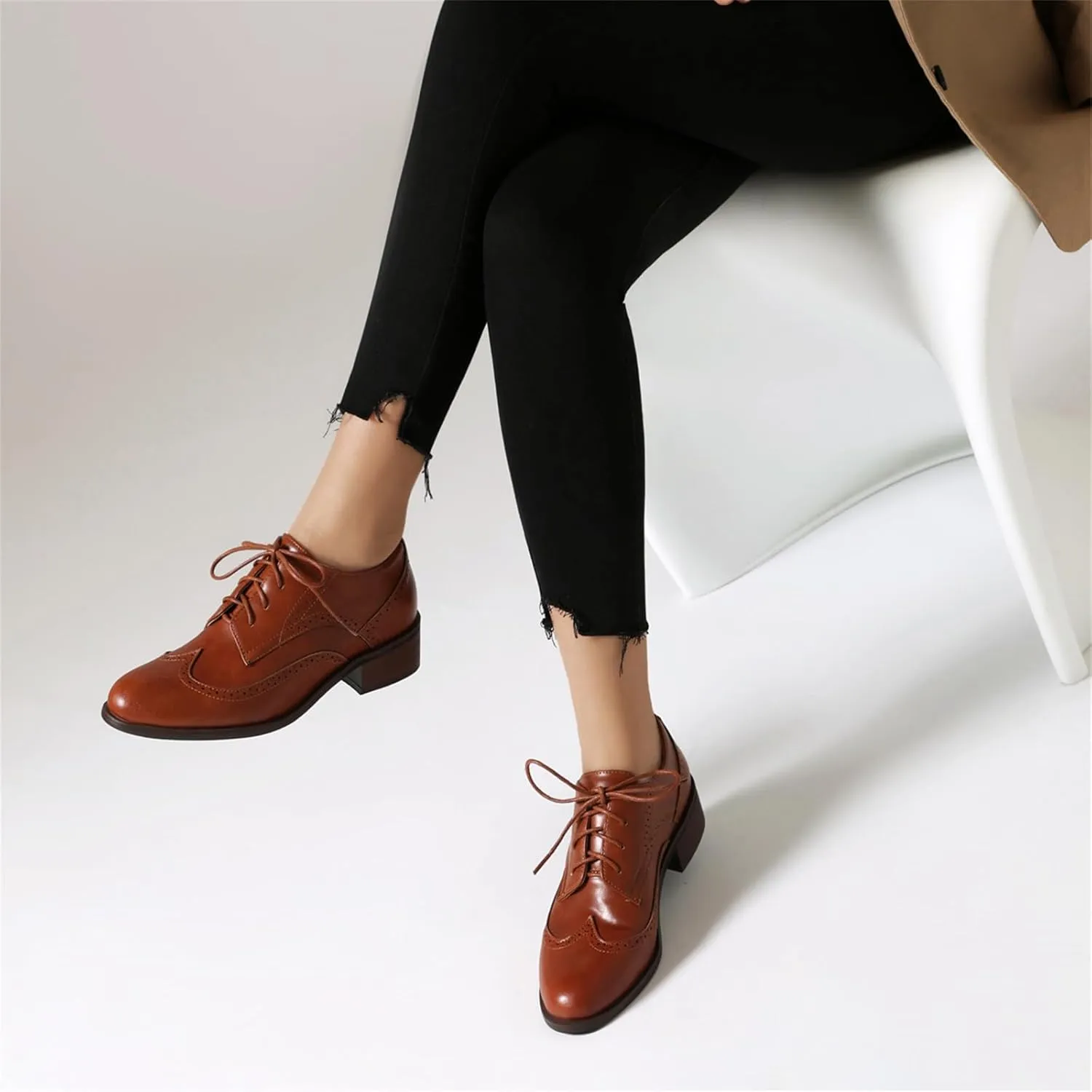 Women's Leather Perforated Lace-up Handmade Retro Oxfords Closed Toe Casual Fashion Collegiate Style Brogue Shoes Derby Shoes