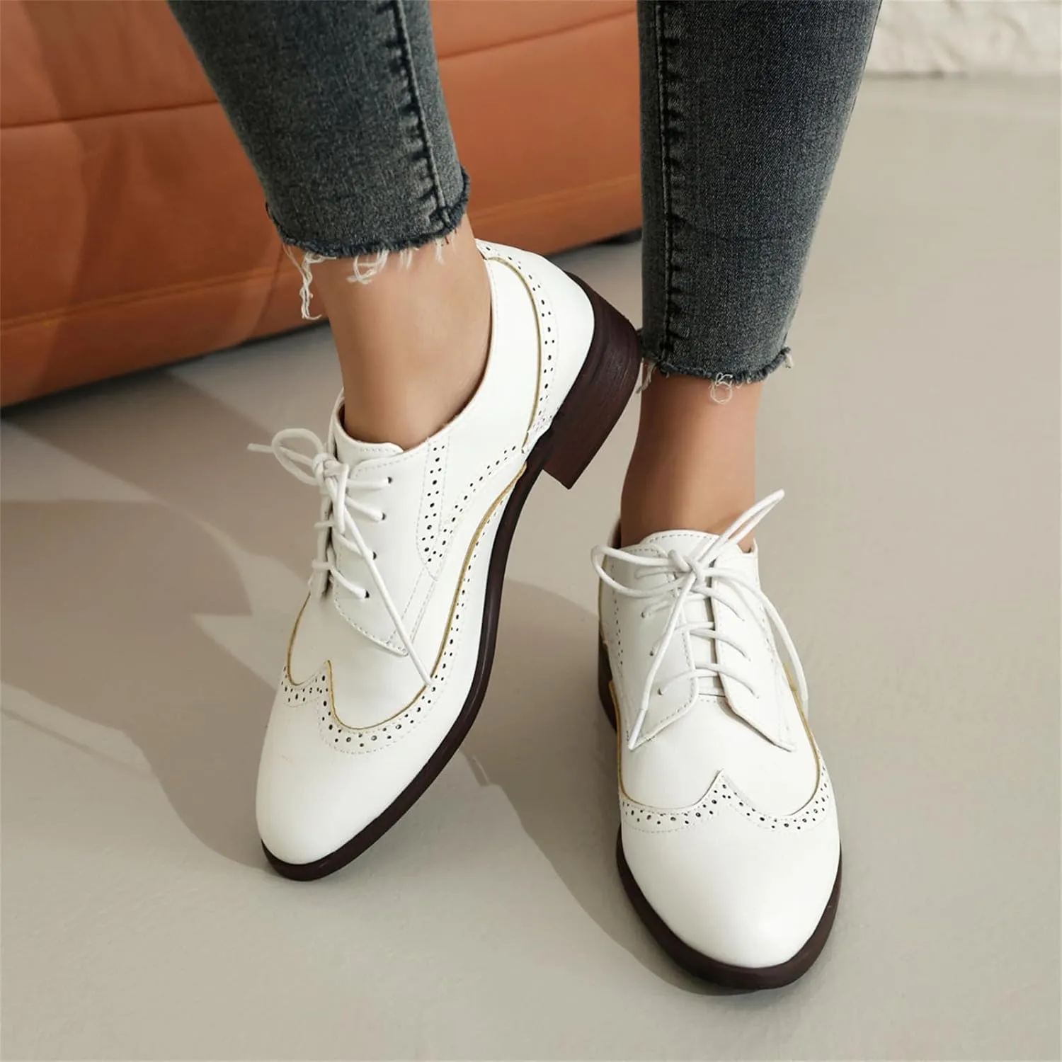Women's Leather Perforated Lace-up Handmade Retro Oxfords Closed Toe Casual Fashion Collegiate Style Brogue Shoes Derby Shoes