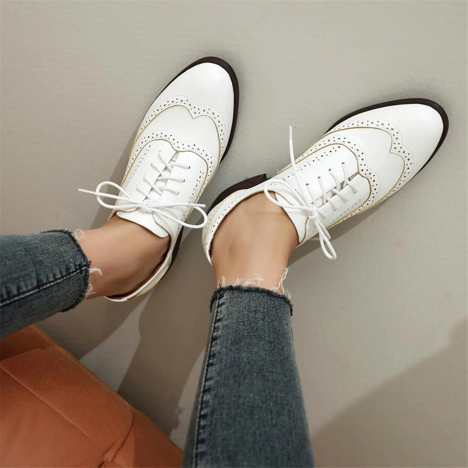 Women's Leather Perforated Lace-up Handmade Retro Oxfords Closed Toe Casual Fashion Collegiate Style Brogue Shoes Derby Shoes