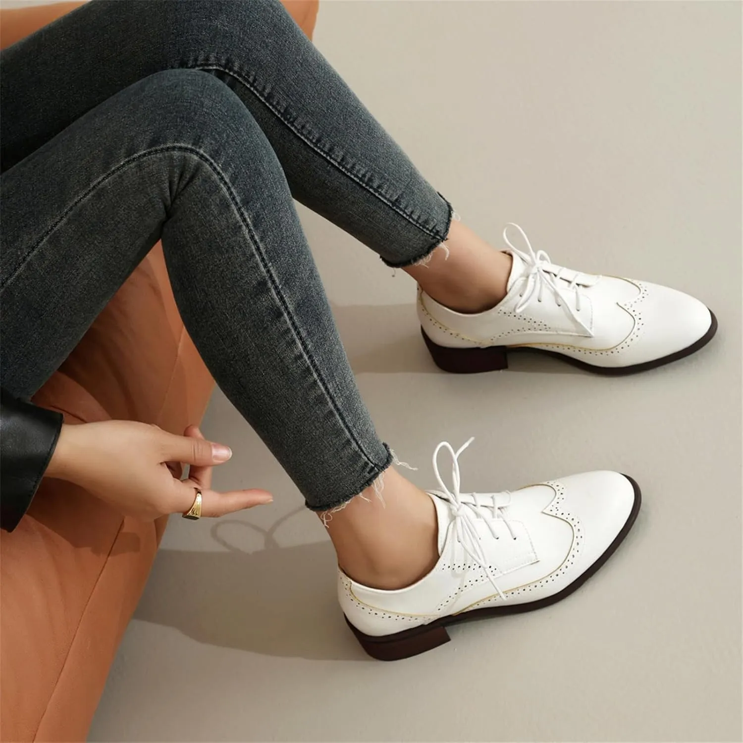 Women's Leather Perforated Lace-up Handmade Retro Oxfords Closed Toe Casual Fashion Collegiate Style Brogue Shoes Derby Shoes