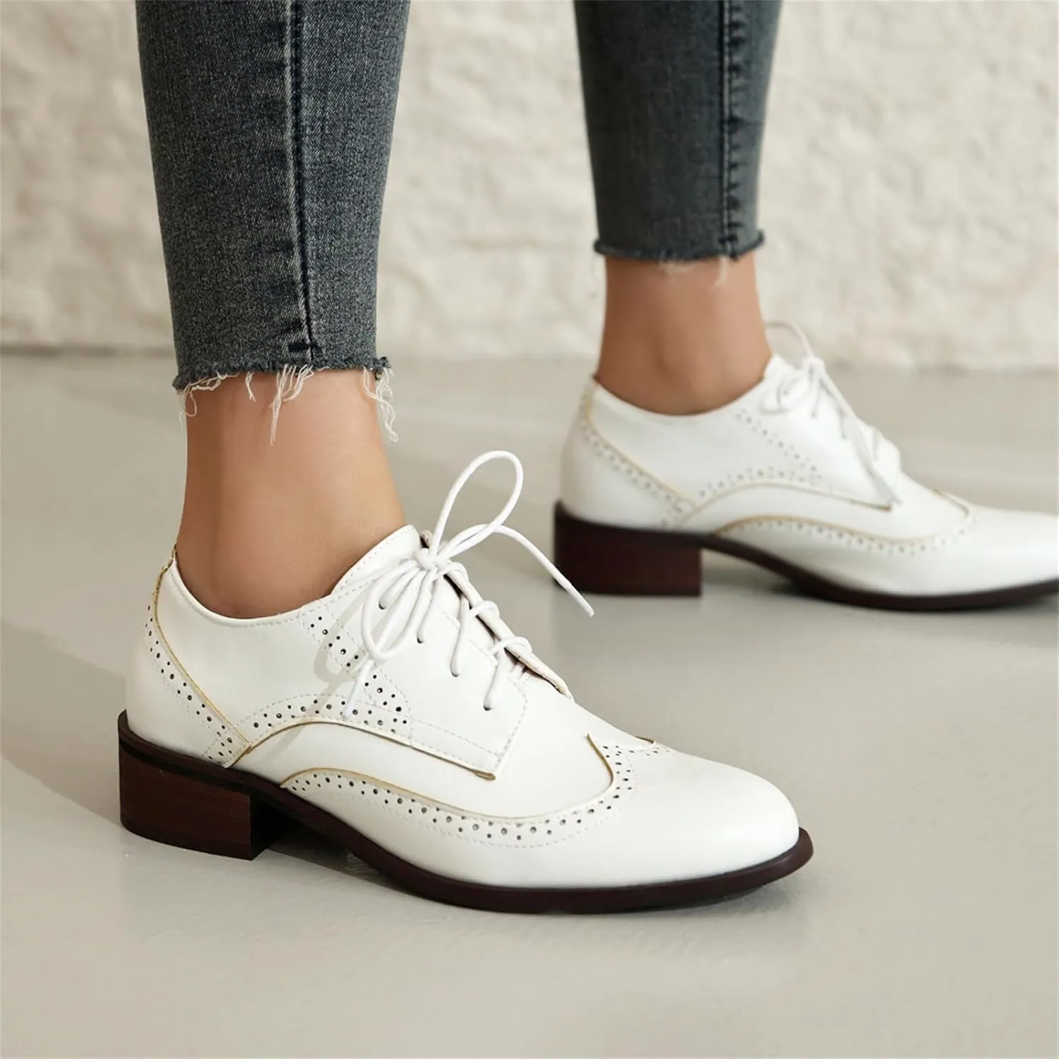 Women's Leather Perforated Lace-up Handmade Retro Oxfords Closed Toe Casual Fashion Collegiate Style Brogue Shoes Derby Shoes