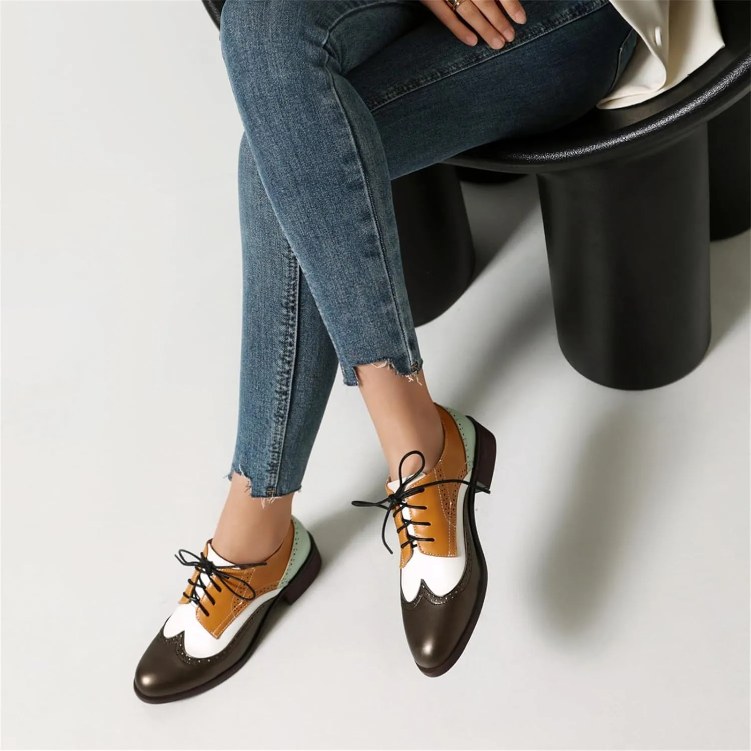 Women's Leather Perforated Lace-up Handmade Retro Oxfords Closed Toe Casual Fashion Collegiate Style Brogue Shoes Derby Shoes
