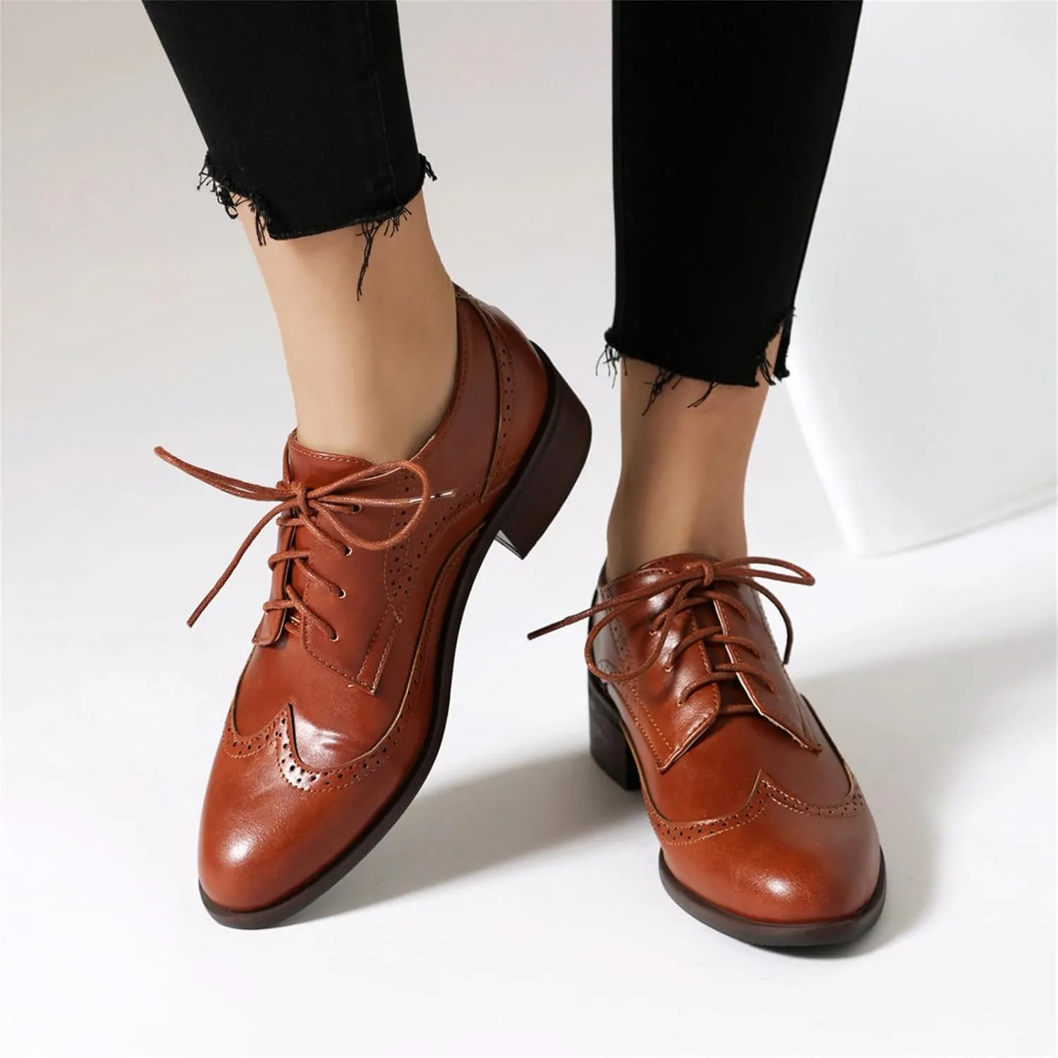 Women's Leather Perforated Lace-up Handmade Retro Oxfords Closed Toe Casual Fashion Collegiate Style Brogue Shoes Derby Shoes