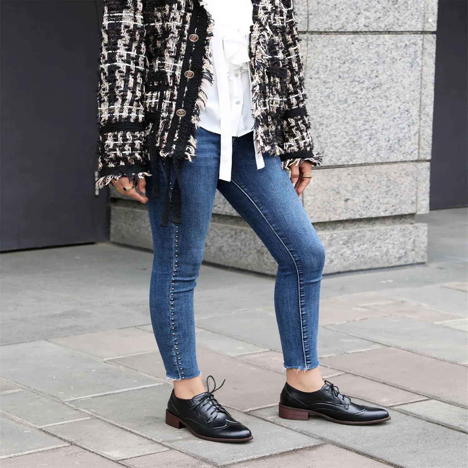 Women's Leather Perforated Lace-up Handmade Retro Oxfords Closed Toe Casual Fashion Collegiate Style Brogue Shoes Derby Shoes
