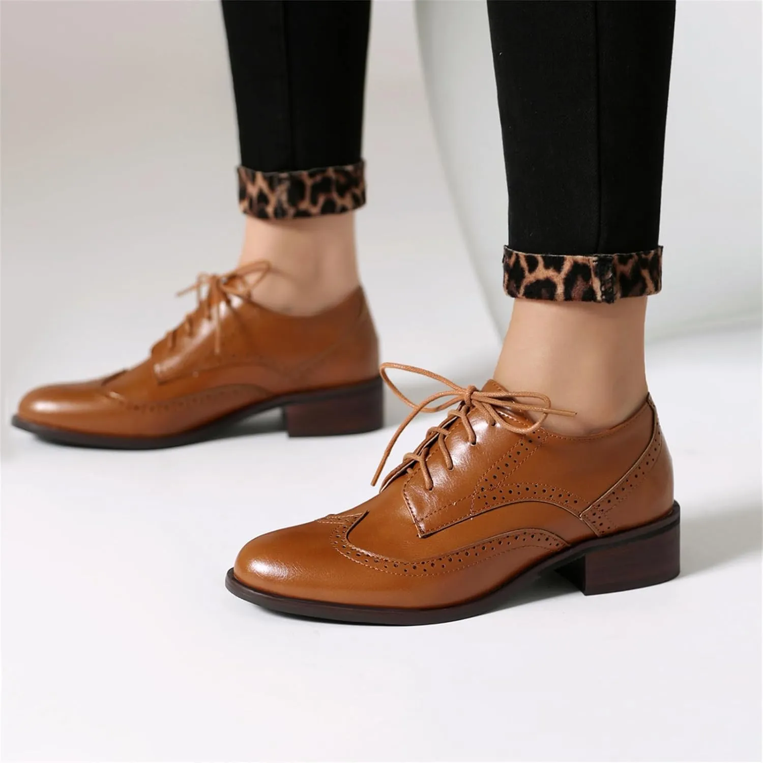 Women's Leather Perforated Lace-up Handmade Retro Oxfords Closed Toe Casual Fashion Collegiate Style Brogue Shoes Derby Shoes