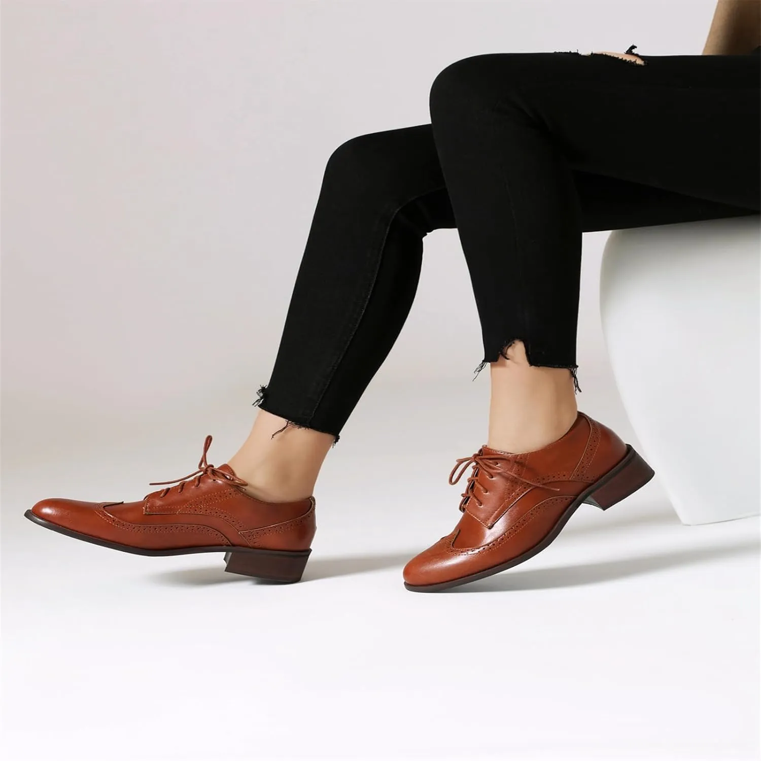 Women's Leather Perforated Lace-up Handmade Retro Oxfords Closed Toe Casual Fashion Collegiate Style Brogue Shoes Derby Shoes