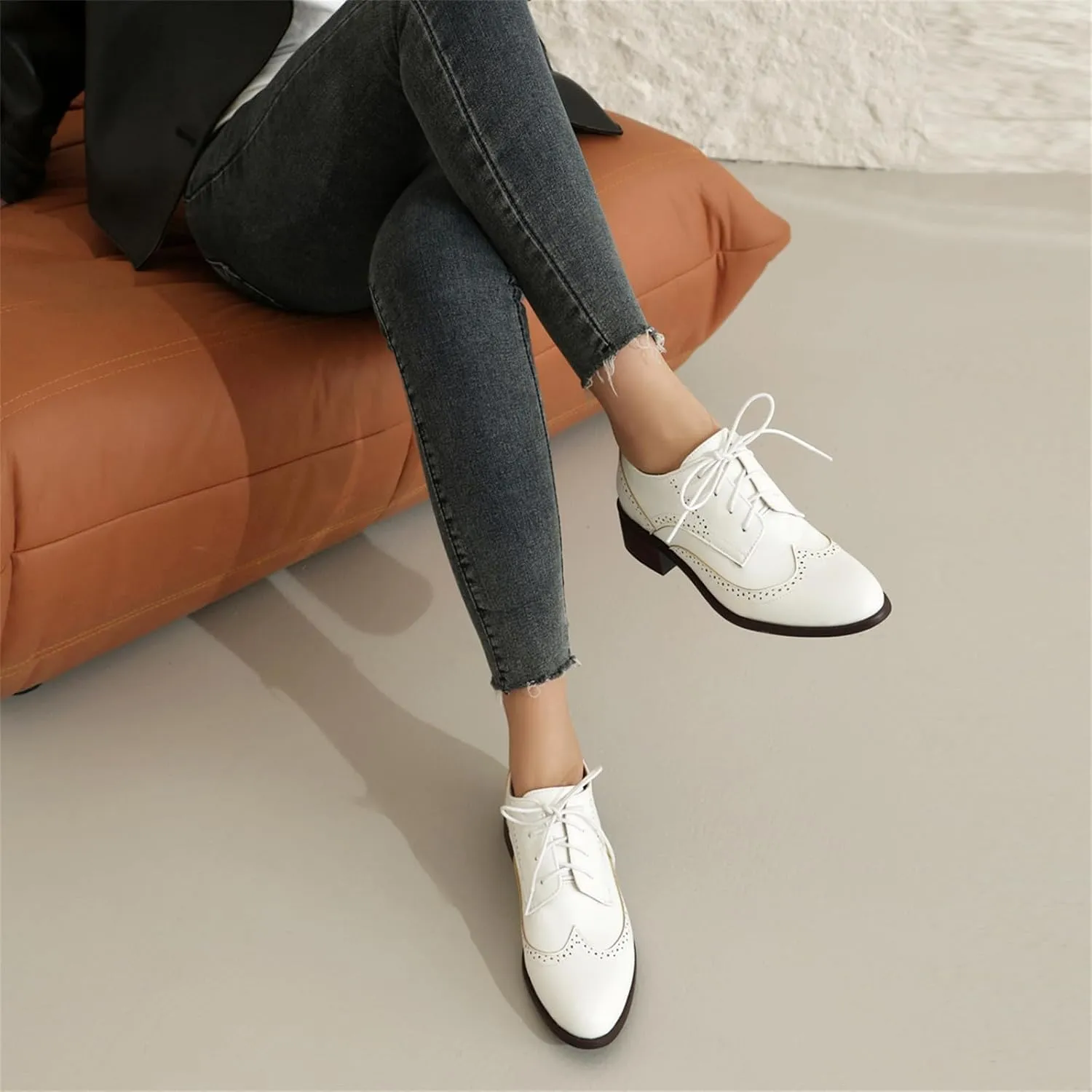 Women's Leather Perforated Lace-up Handmade Retro Oxfords Closed Toe Casual Fashion Collegiate Style Brogue Shoes Derby Shoes